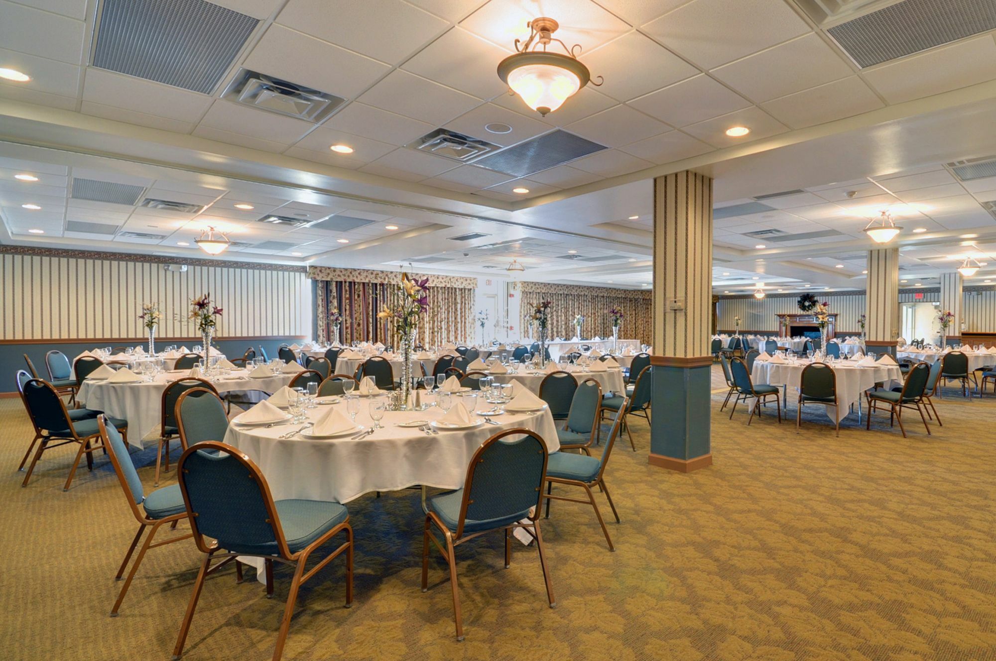 Red Roof Inn & Suites Dekalb Restaurant foto